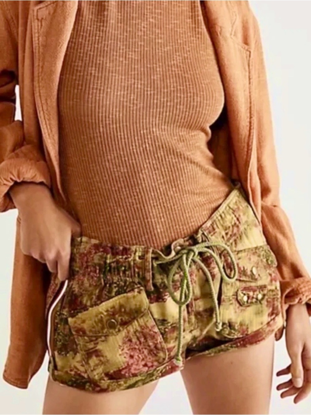 NWT FREE PEOPLE WAIMEA EARTH COMBO SLOUCHY CARGO SHORTS SIZE LARGE!!